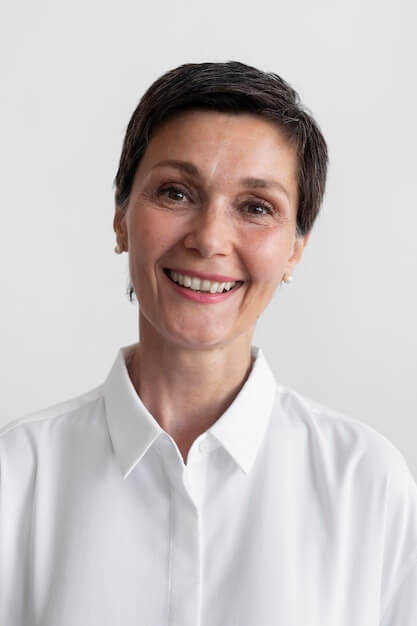 Headshot Karen Whitfield